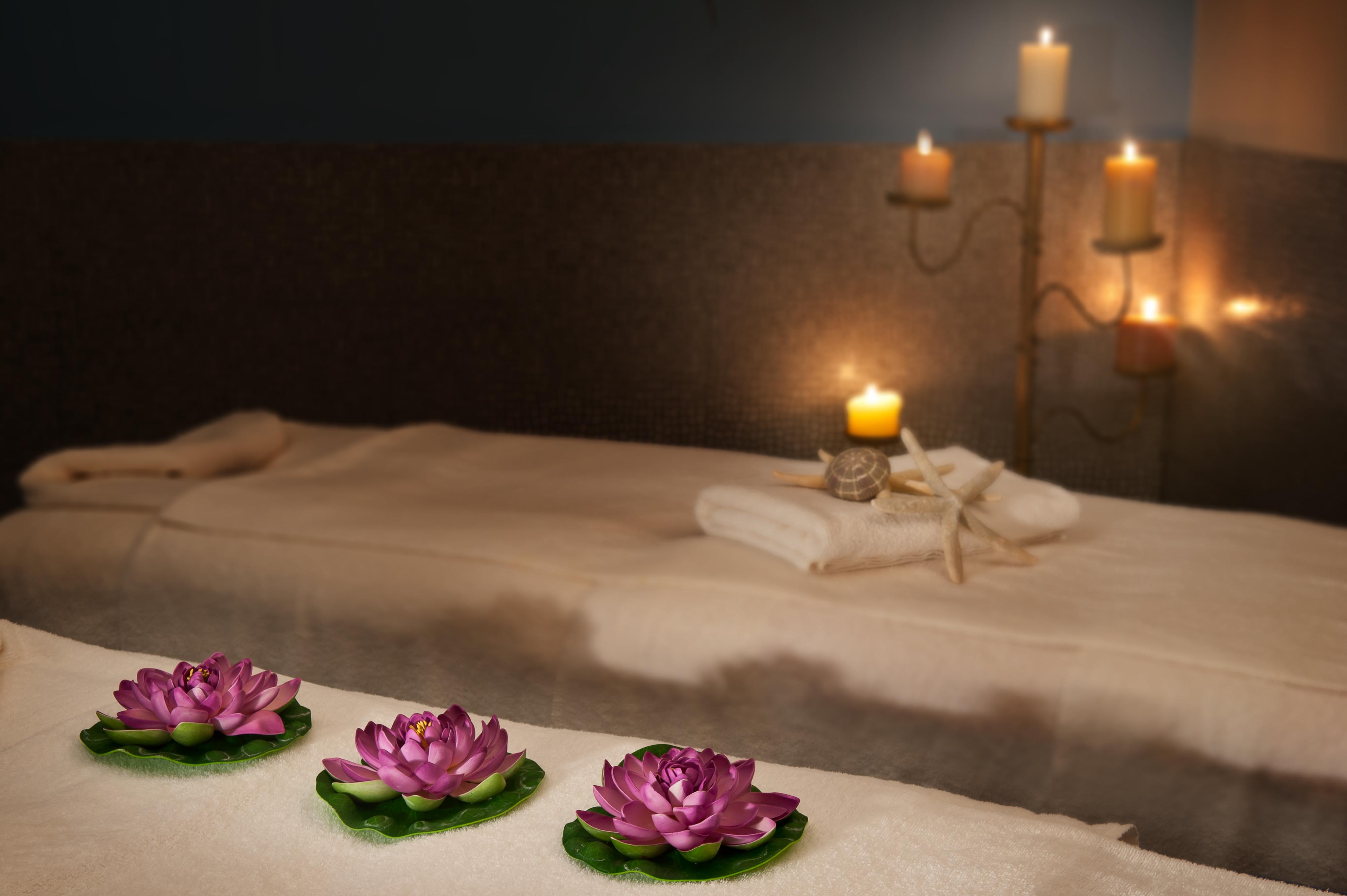 U Magic Palace Эйлат Экстерьер фото A massage table