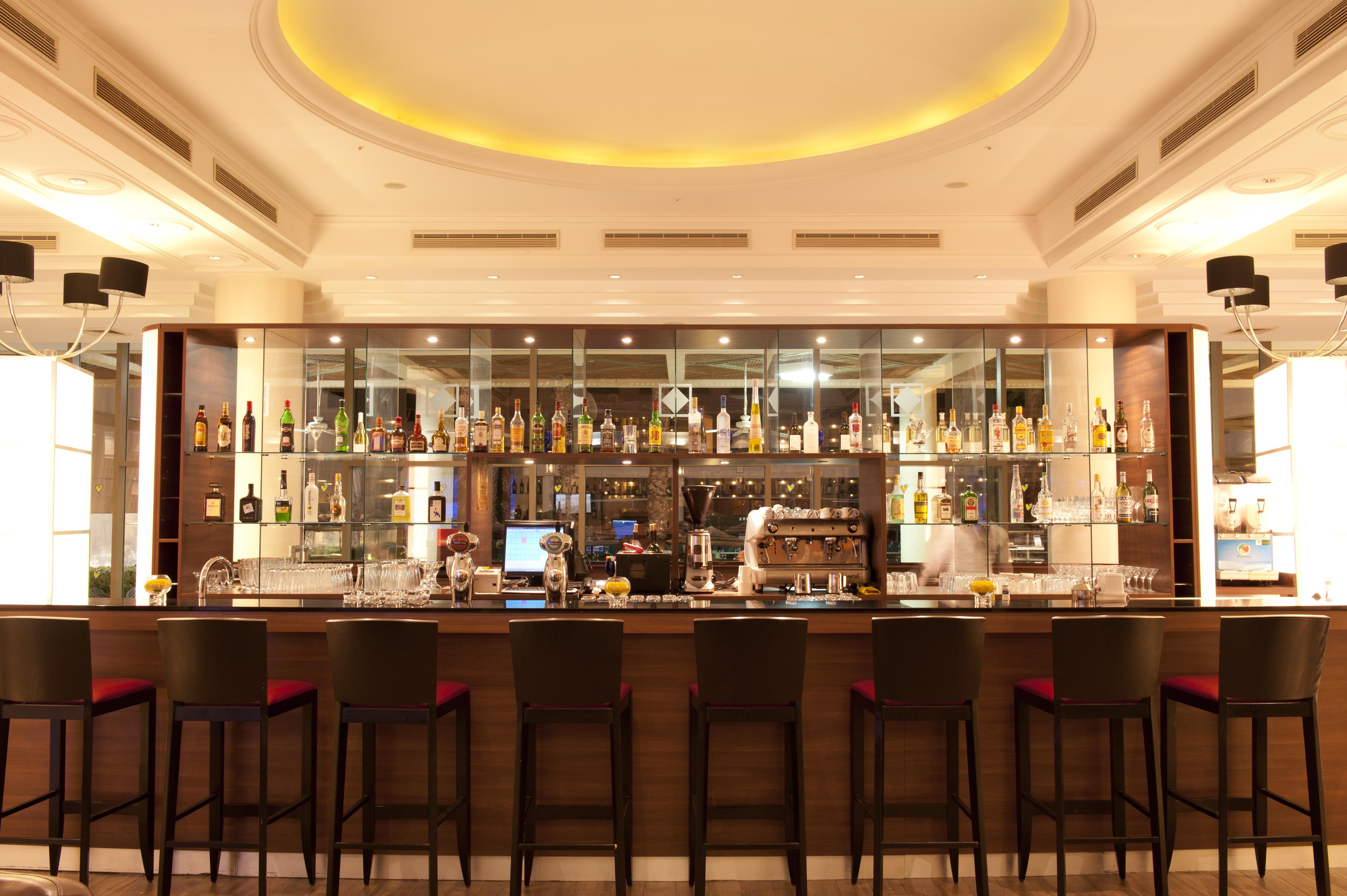 U Magic Palace Эйлат Экстерьер фото The bar at the hotel