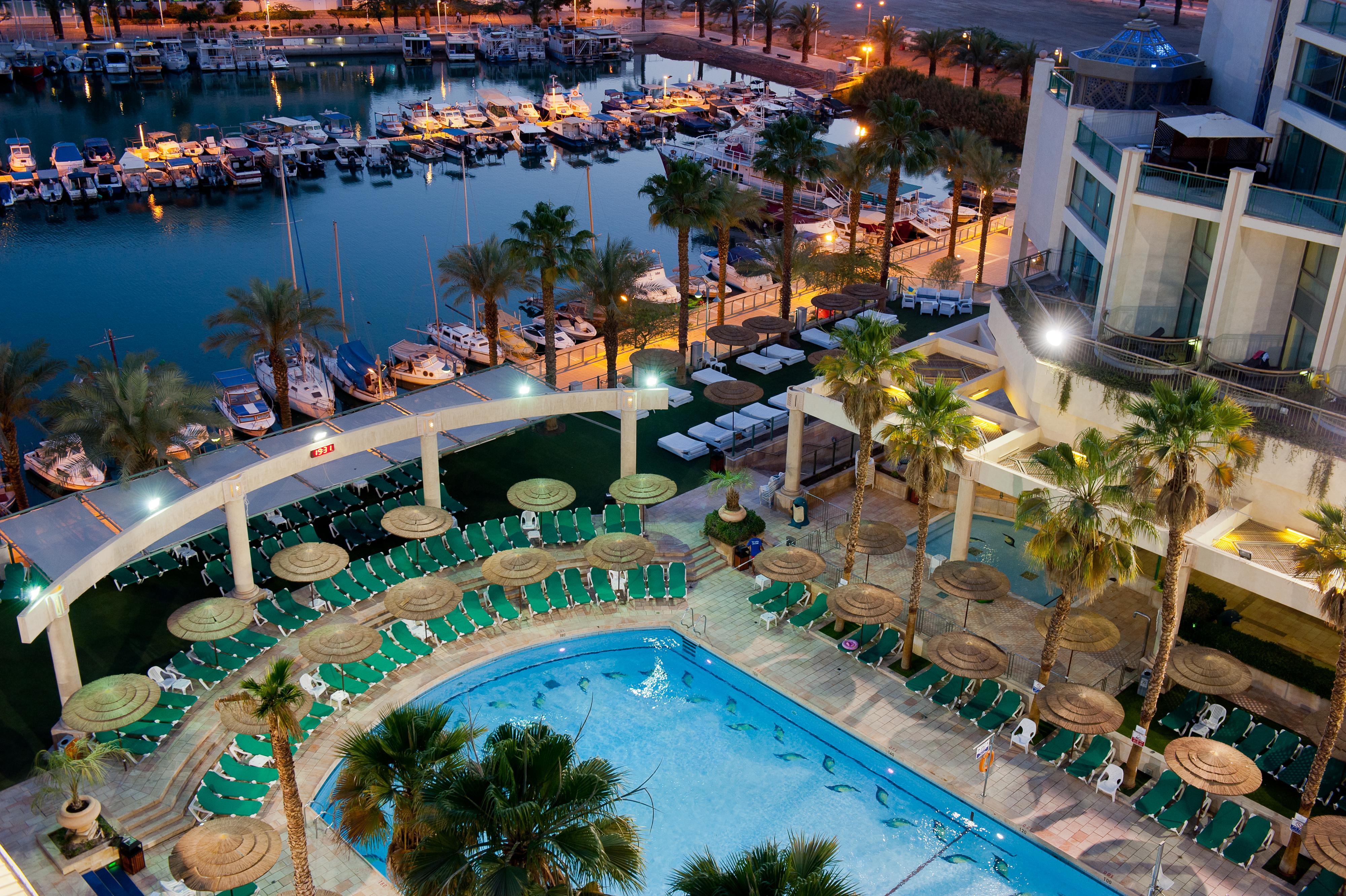 U Magic Palace Эйлат Экстерьер фото The pool at the Royal Beach Palace