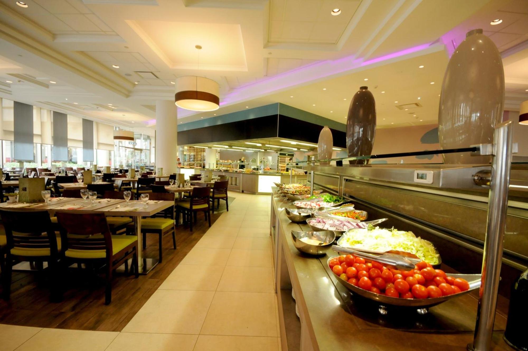 U Magic Palace Эйлат Экстерьер фото The buffet at the hotel