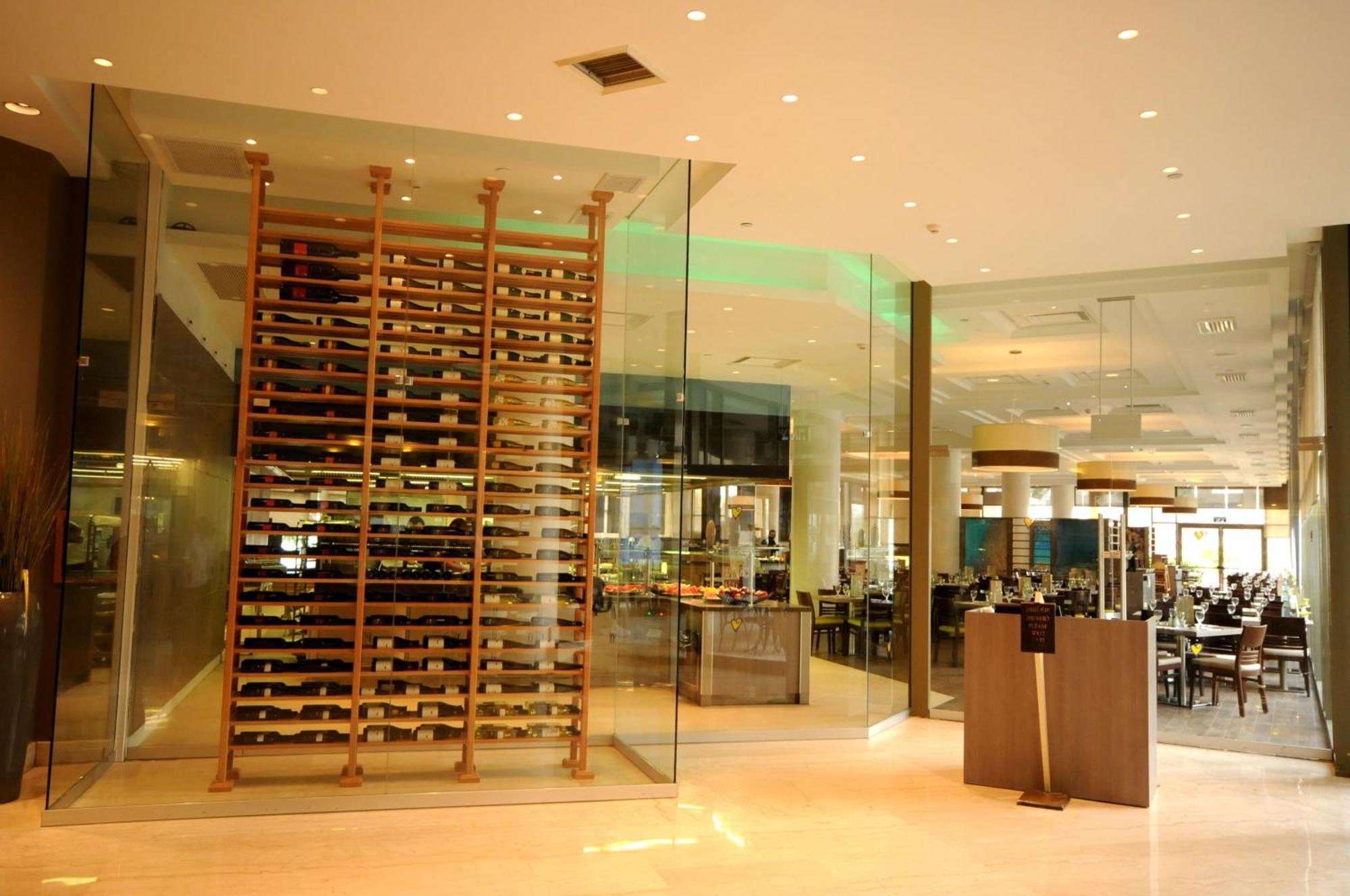 U Magic Palace Эйлат Экстерьер фото The Wine Rack